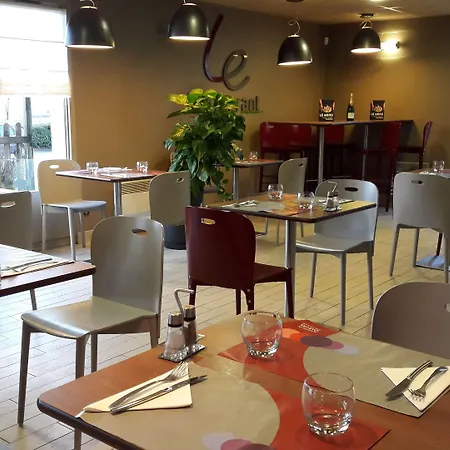 מלון Campanile Montlucon ~ Saint-victor 3*