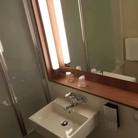 מלון Campanile Montlucon ~ Saint-victor Saint-Victor-des-Oules