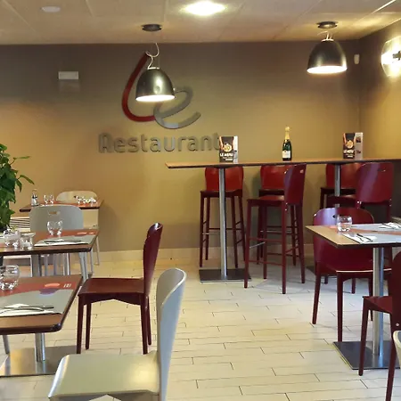 Campanile Montlucon ~ Saint-victor מלון 3*