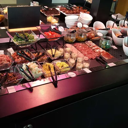 מלון Campanile Montlucon ~ Saint-victor 3*