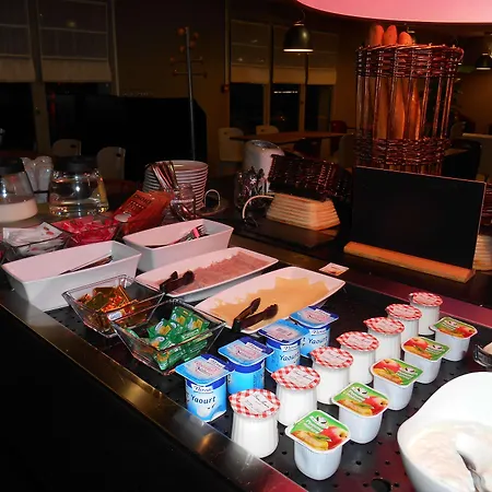 Campanile Montlucon ~ Saint-victor מלון