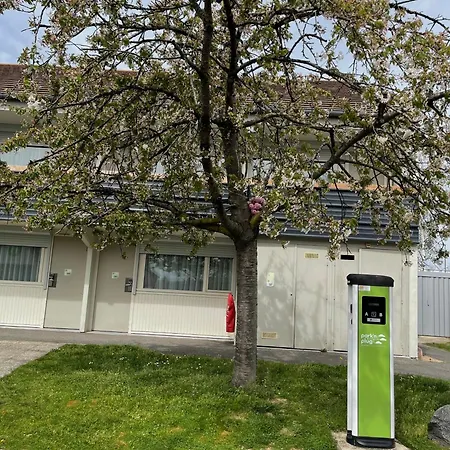 מלון Campanile Montlucon ~ Saint-victor 3*