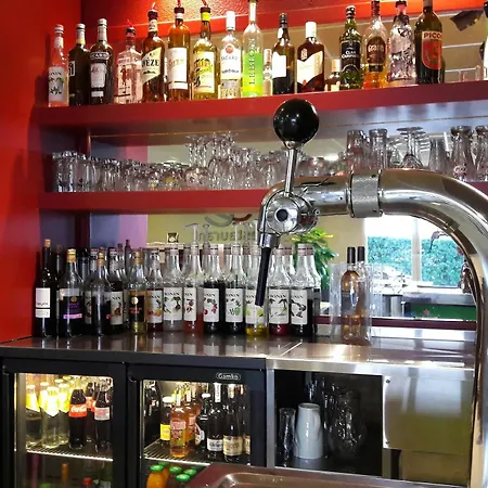 كامبانيل مونتلوكون سانت فيكتور 3* Saint-Victor-des-Oules